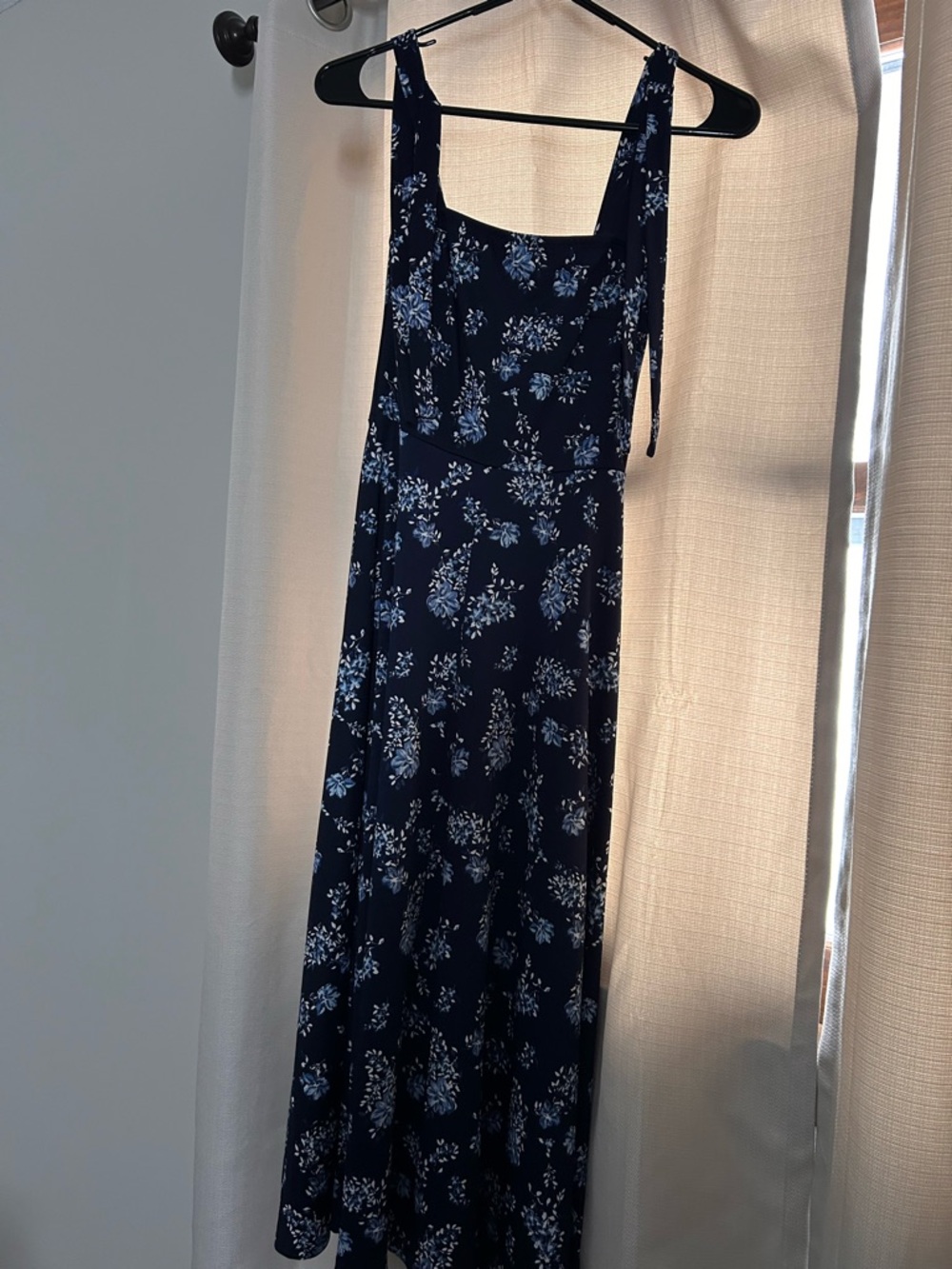 Francesca's Collections Navy & White Floral Tie-Shoulder Maxi Dress